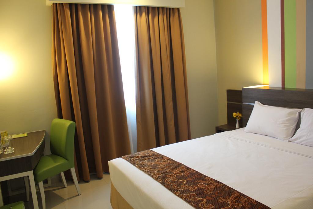 Pose In Hotel Solo Extérieur photo