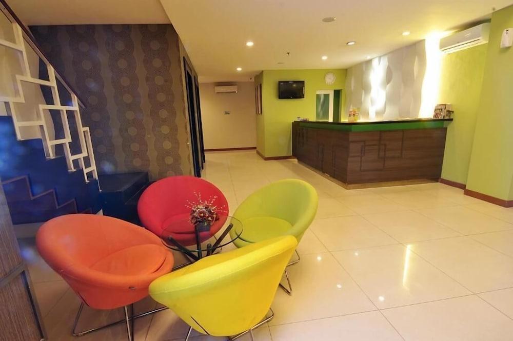 Pose In Hotel Solo Extérieur photo