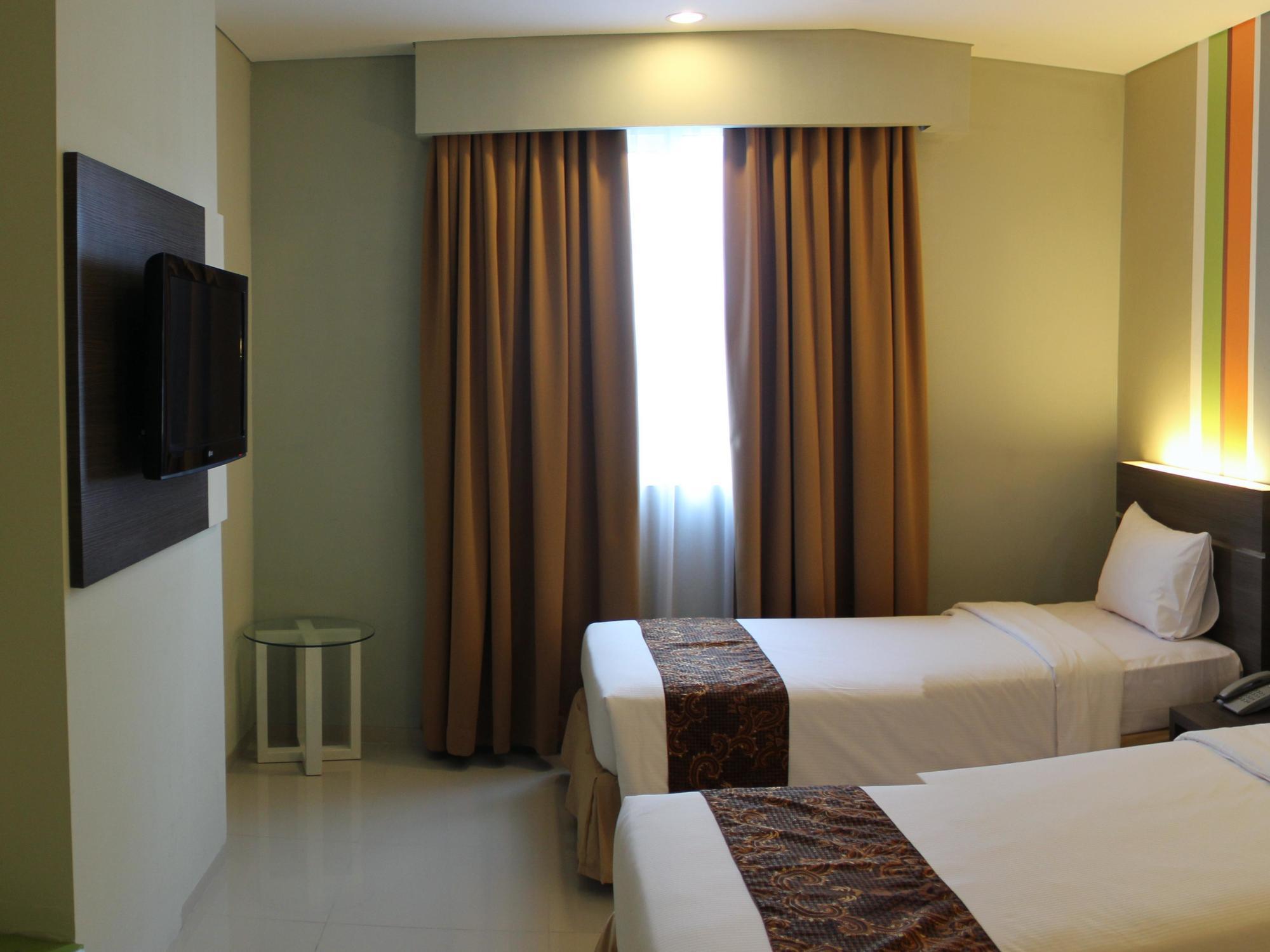 Pose In Hotel Solo Extérieur photo