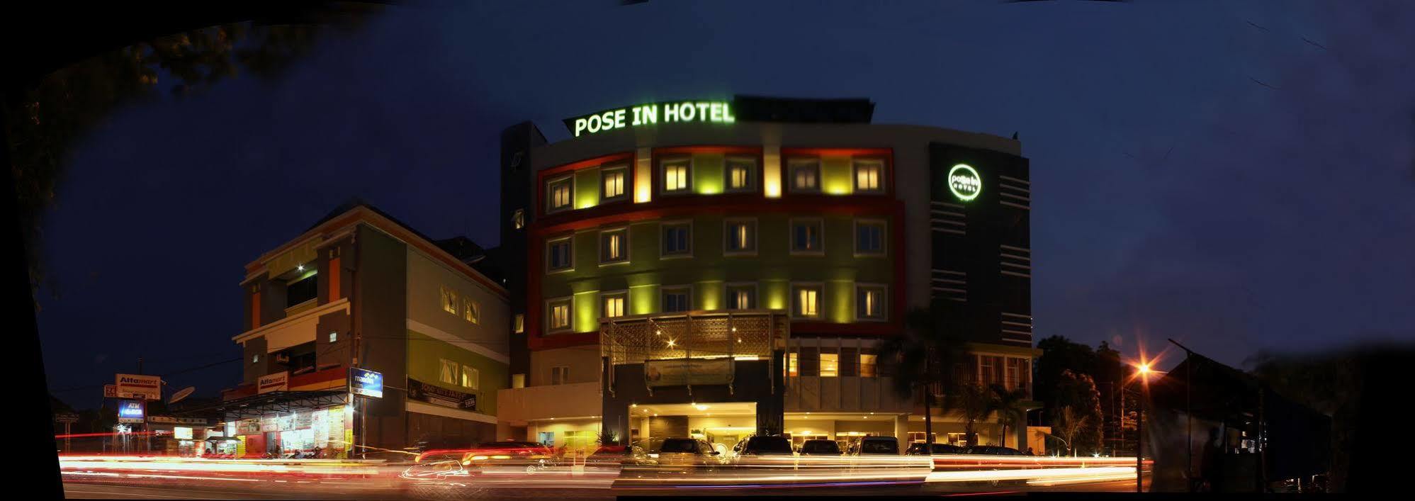 Pose In Hotel Solo Extérieur photo